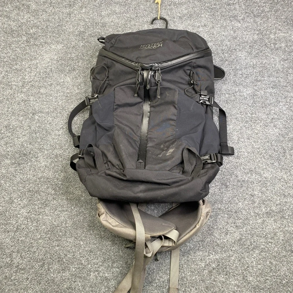 Mystery Ranch Coulee 25 Backpack Black Hiking Daypack 3-Zip Design 30-40in Waist